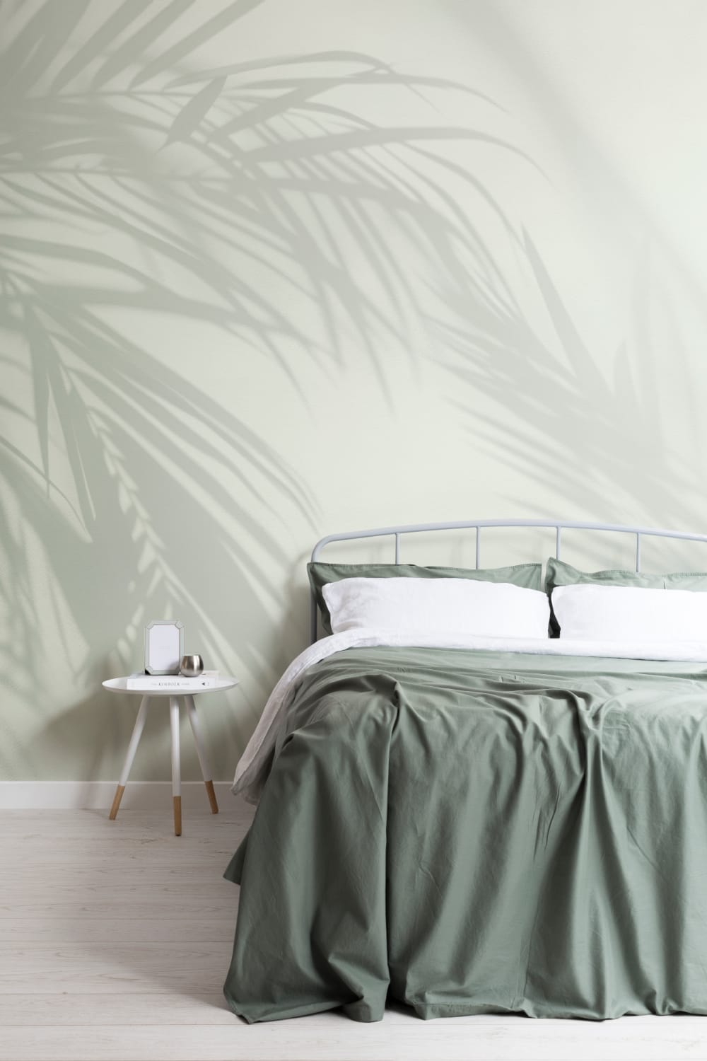 Mural de papel pintado con sombra de hoja de palmera verde claro