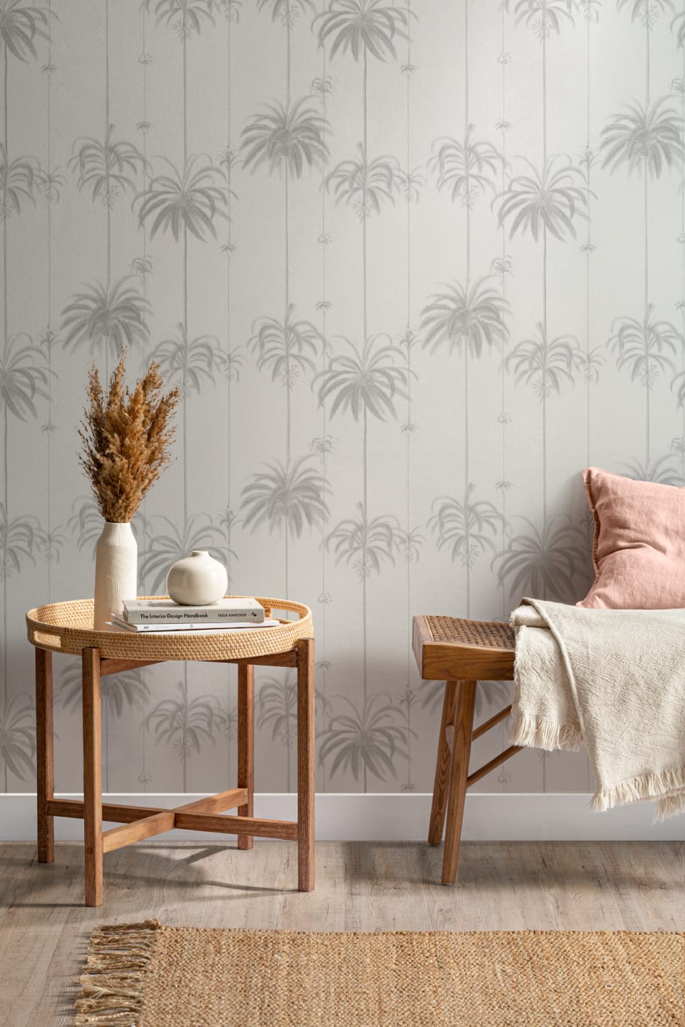 Papier peint beige à rayures et palmiers tropicaux