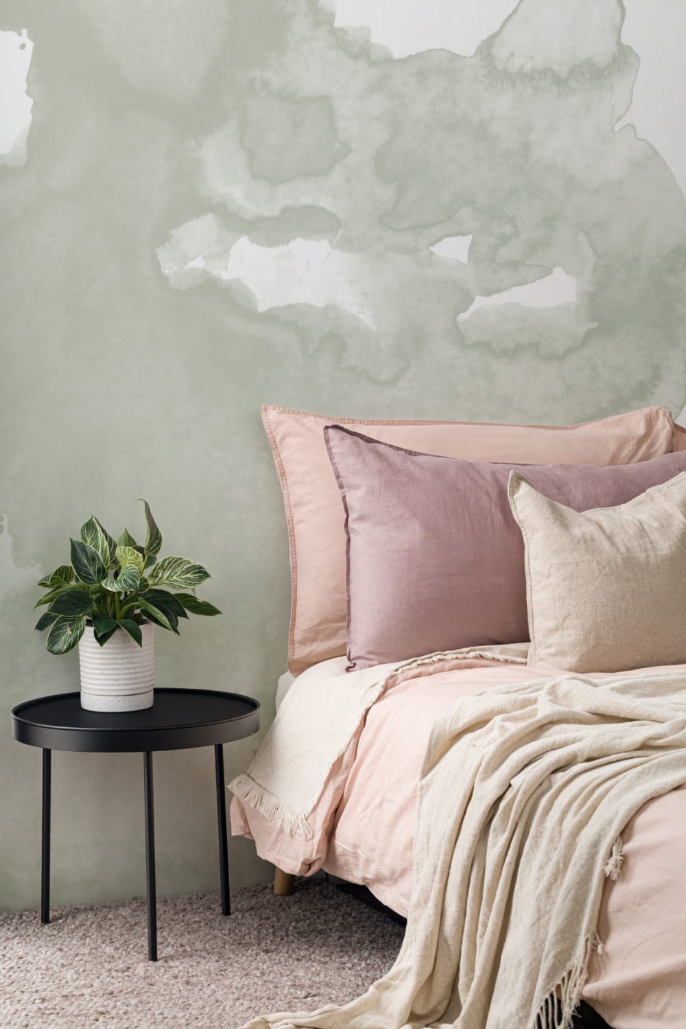 Mural nube a la acuarela en verde salvia