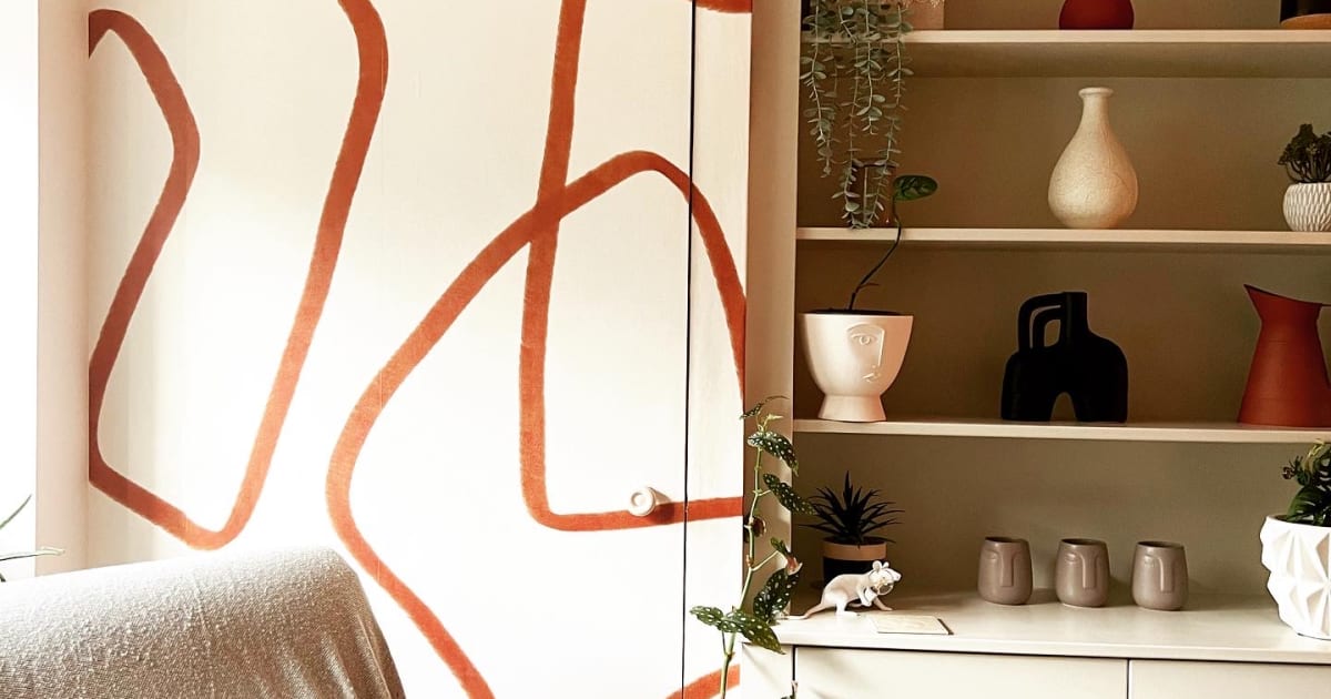 How To Wallpaper Around A Door Like A Pro - Hovia