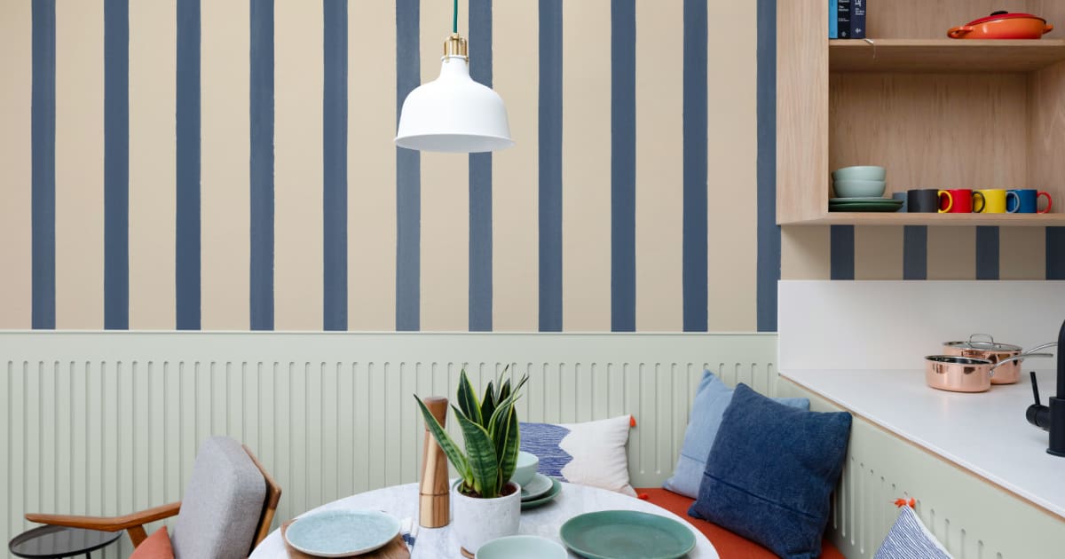 Elegant Blue Striped Pattern Wall Mural – Hovia