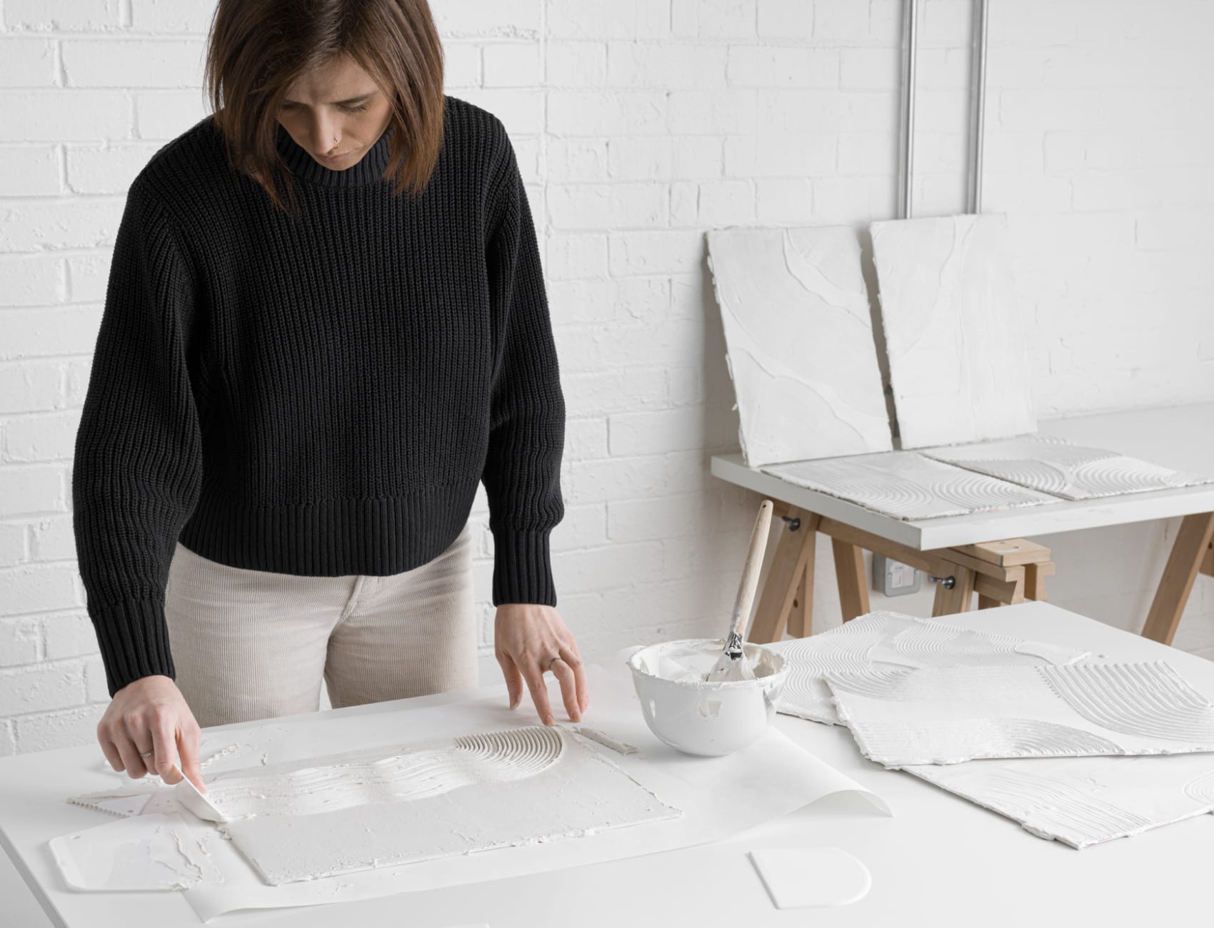 Beige skulpterad abstrakt böjda linjer mural-tapeter
