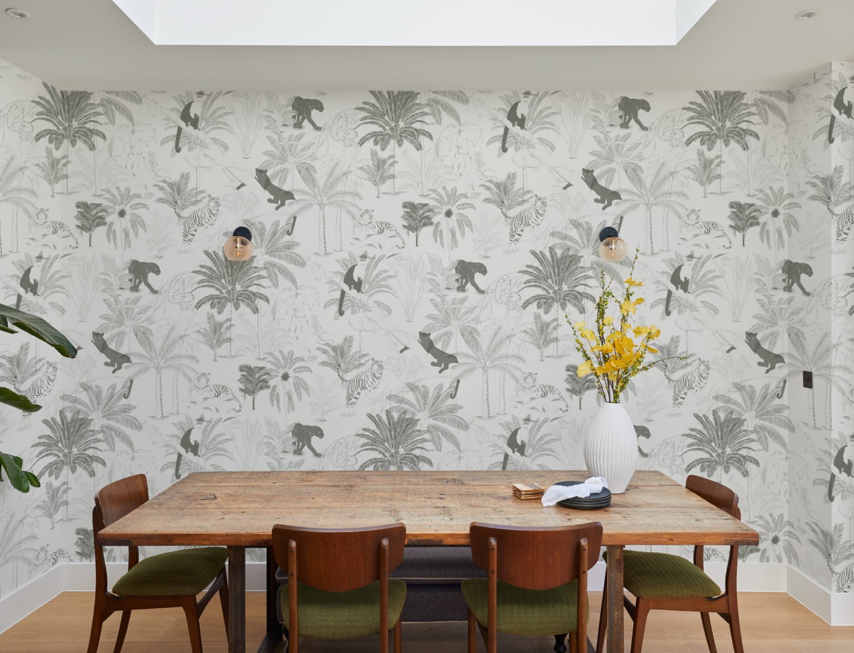 Sophisticated Minimal Jungle Animals Pattern Wallpaper Mural