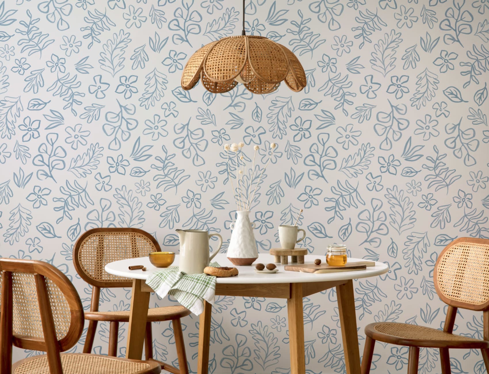 Tapet albastru cu motiv botanic scandinav
