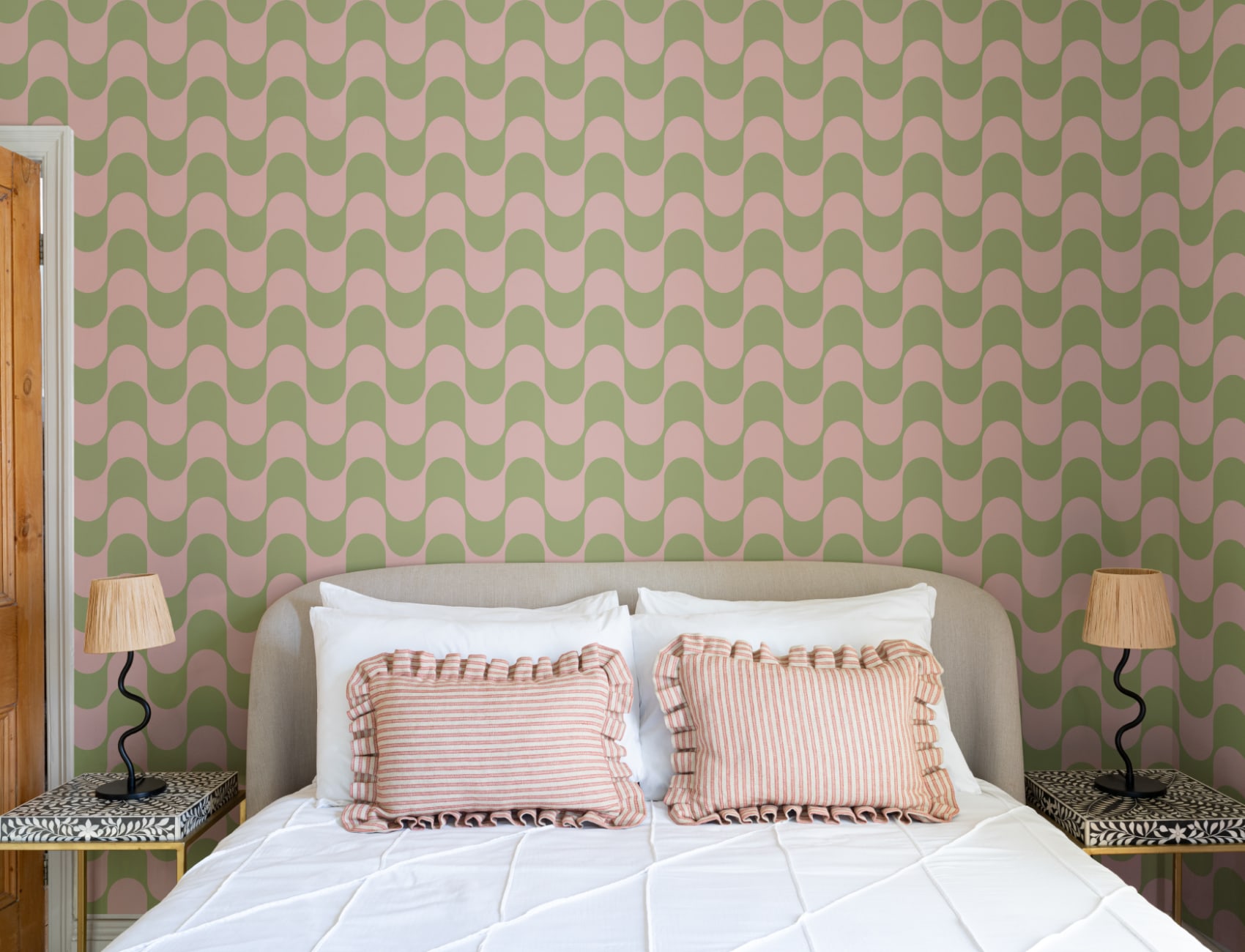 Pink & Green Retro Wavy Striped Wallpaper