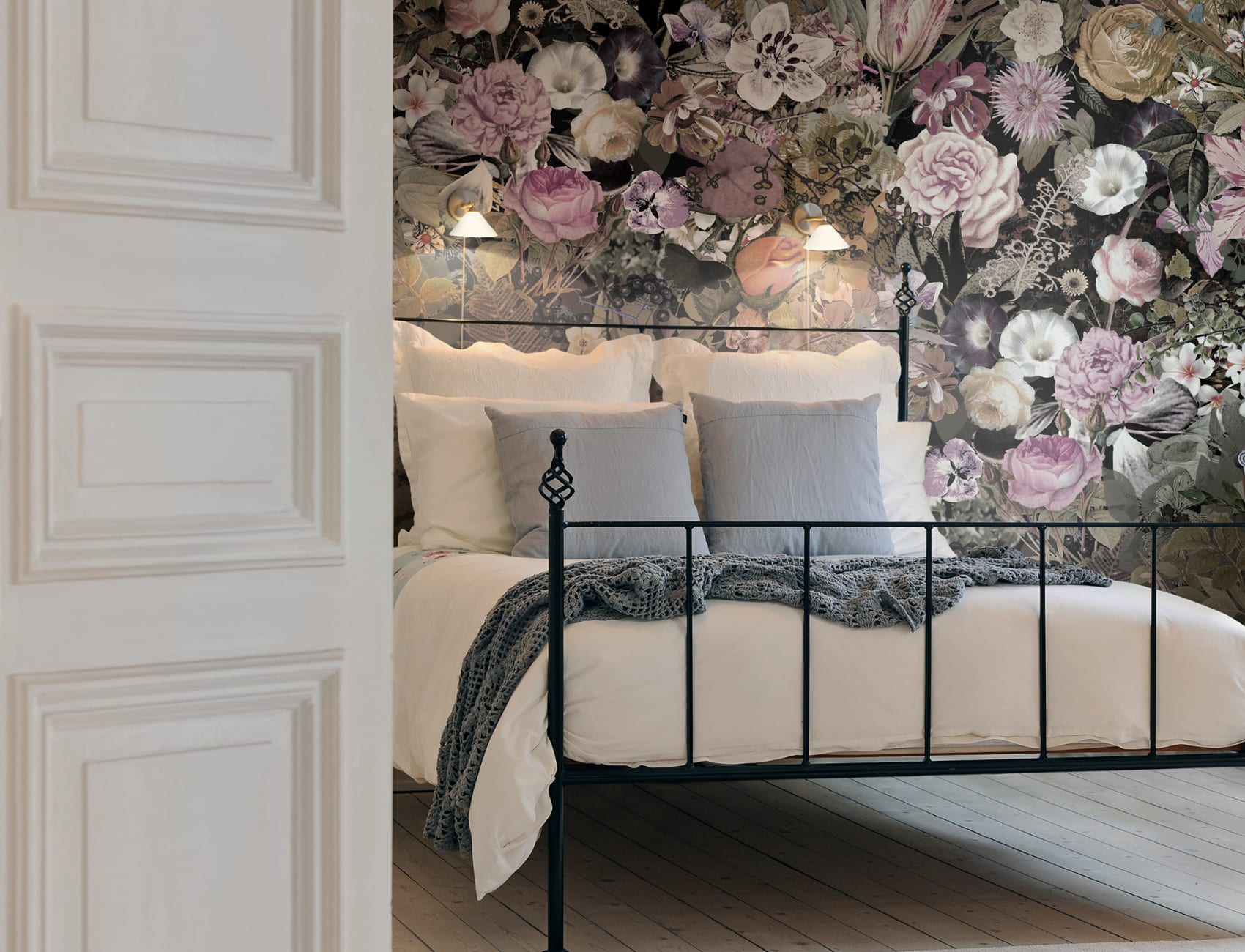 Wallpaper with flowers and black background