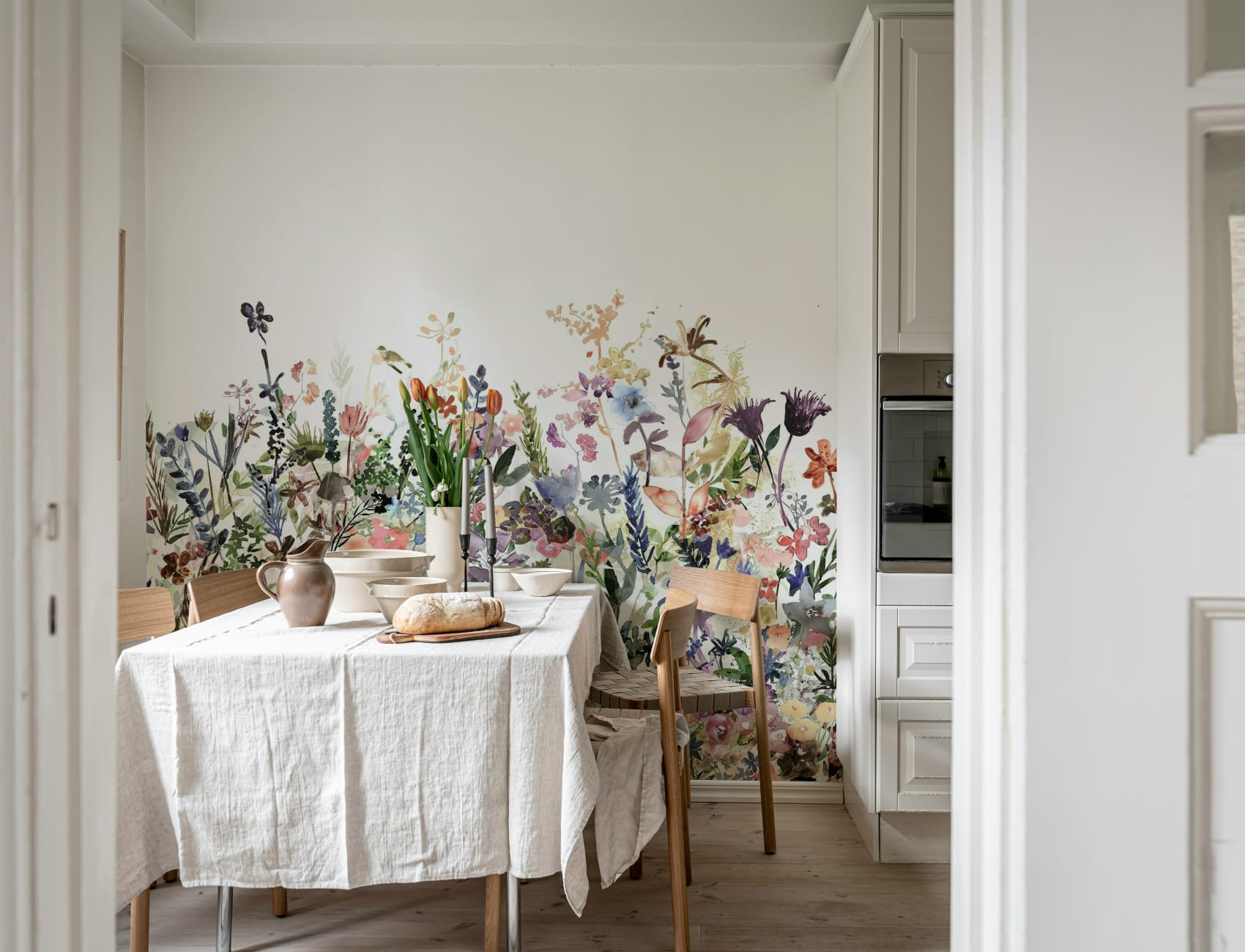 Wildblumen-Muster in zarten Aquarelltönen