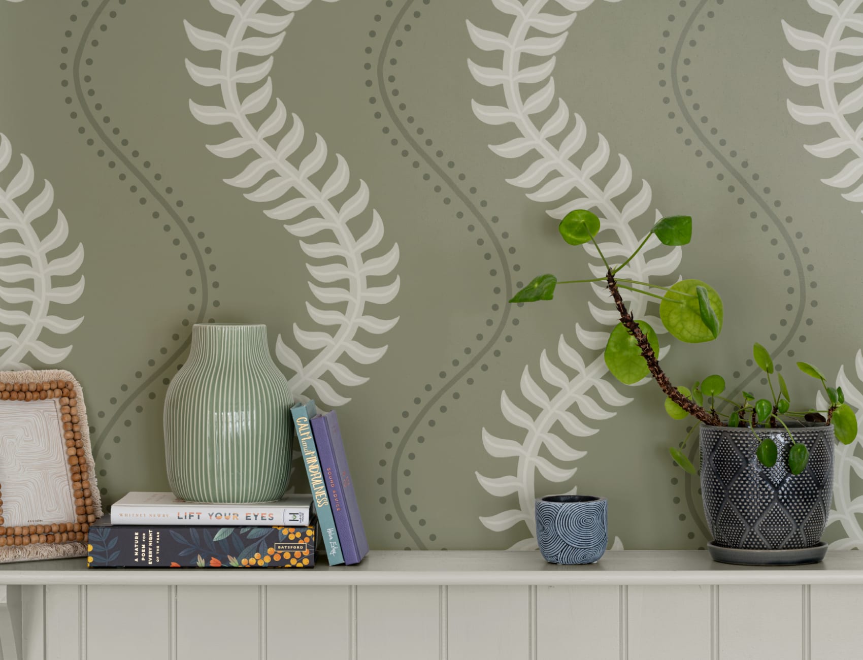 Green Fern Pattern Wall Mural With Wavy Design