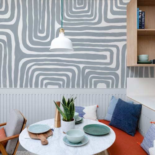 Käsin maalattu sokkelo kuvio Moderni geometrinen kuvatapetti puuterinsininen