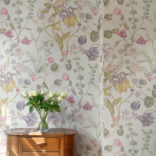 Evelina Papier peint floral rose avec motif botanique vintage dessiné à la main
