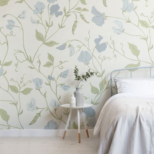 Förtrollande mural-tapeter med blå blomsterärter och slingrande rankor