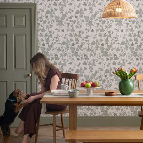 White Heritage Ivy Wallpaper