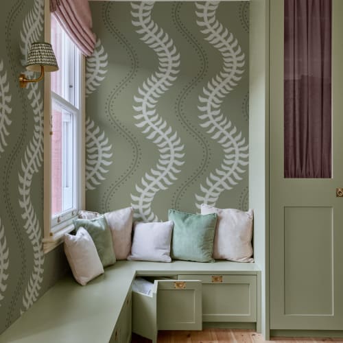 Green Fern Pattern Wall Mural With Wavy Design