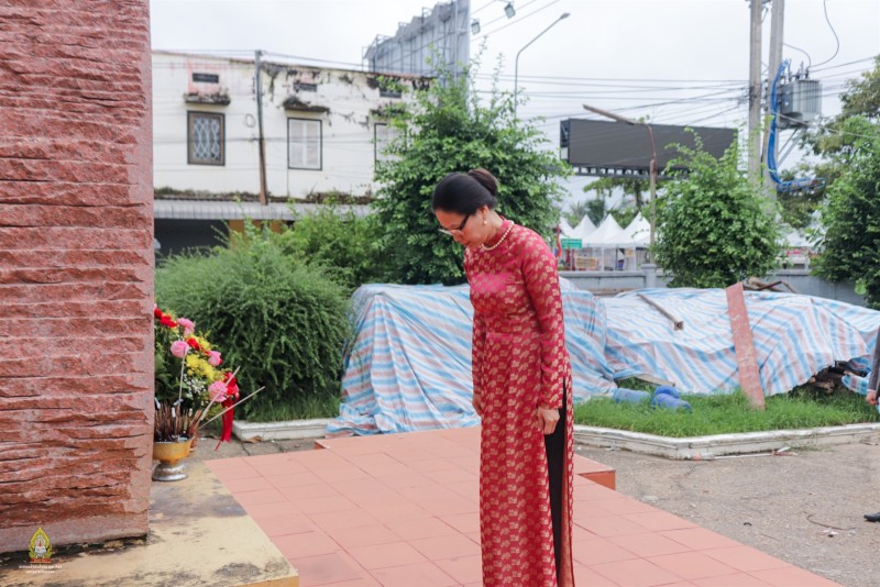 ການຕ້ອນຮັບ ແລະ ເຂົ້າຢ້ຽມຊົມສະຖານທີ່ປະຫວັດສາດ
