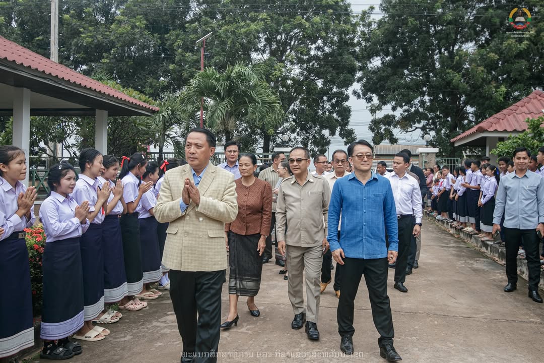 ການມອບເຄື່ອງຊ່ວຍເຫຼືອໃຫ້ບ້ານເດັກນ້ອຍ SOS