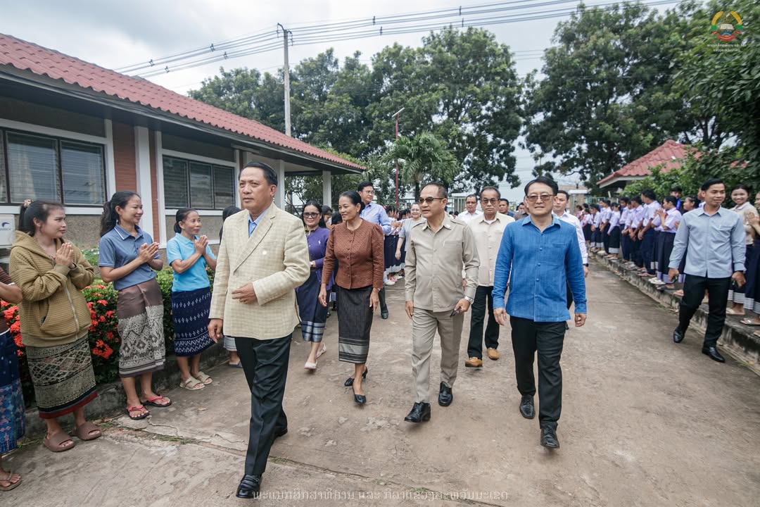 ບັນຍາກາດການລົງຢ້ຽມຢາມ ແລະ ມອບເຄື່ອງ