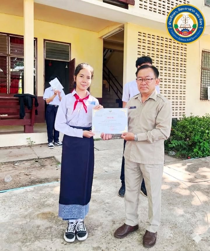ມສ ສະຫວັນ ມອບໃບສັນລະເສີນໃຫ້ຫ້ອງ 3 E ທີ່ຮັກສາຄວາມສະອາດໄດ້ດີ 4 ອາທິດຊ້ອນ