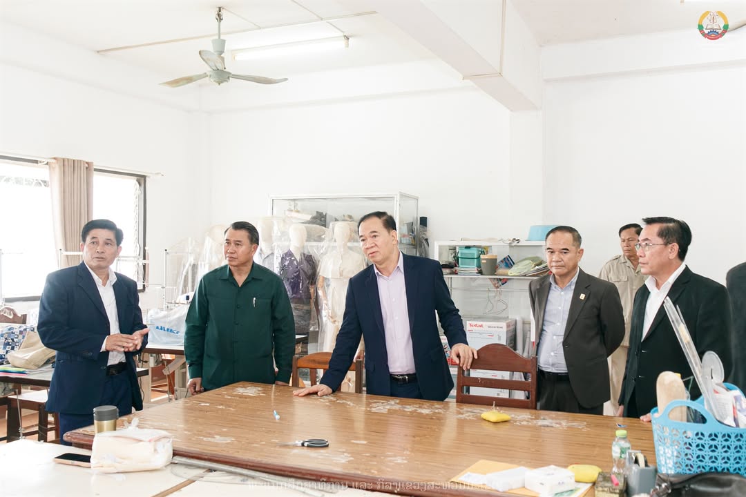 ການພົບປະໂອ້ລົມ ແລະ ໃຫ້ທິດຊີ້ນຳ