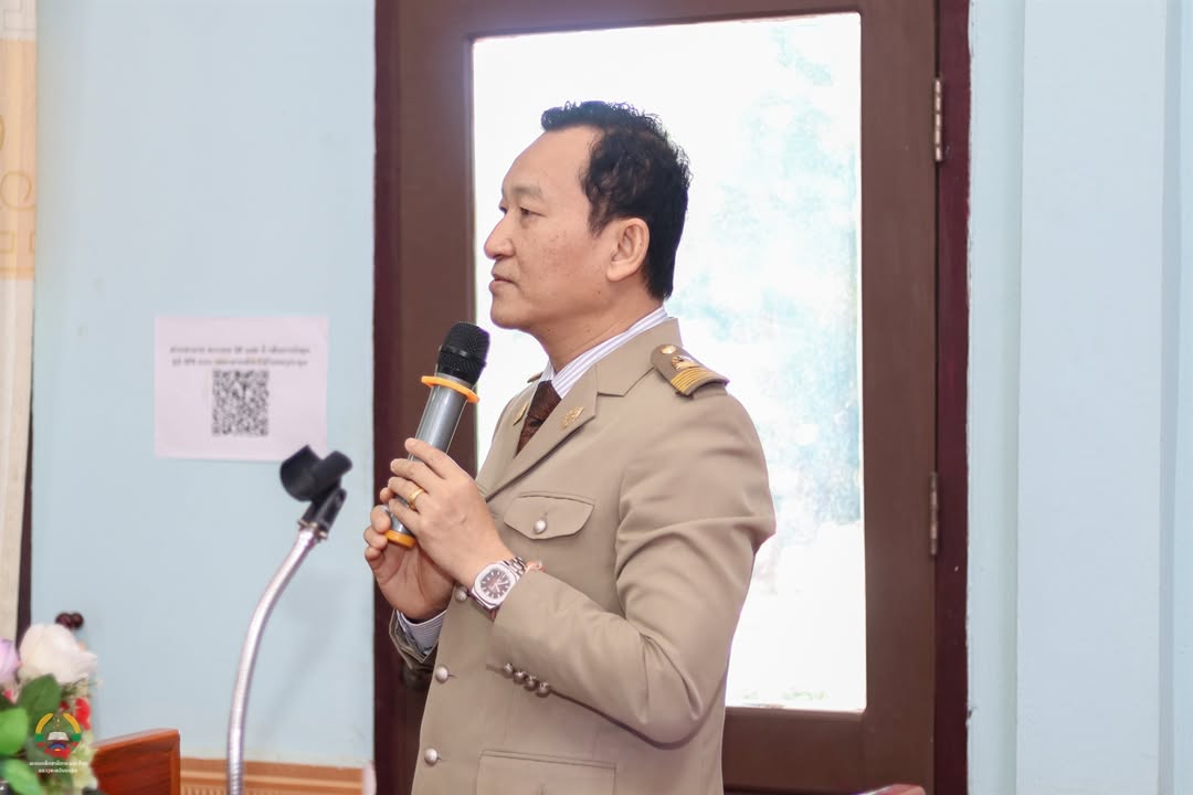 ຄູ-ອາຈານ ຮັບໃບຢັ້ງຢືນການດຳລົງຕຳແໜ່ງ