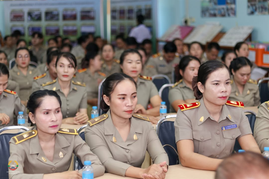 ຮູບຖ່າຍຮ່ວມໃນພິທີປະກາດແຕ່ງຕັ້ງຕຳແໜ່ງວິຊາການຄູ