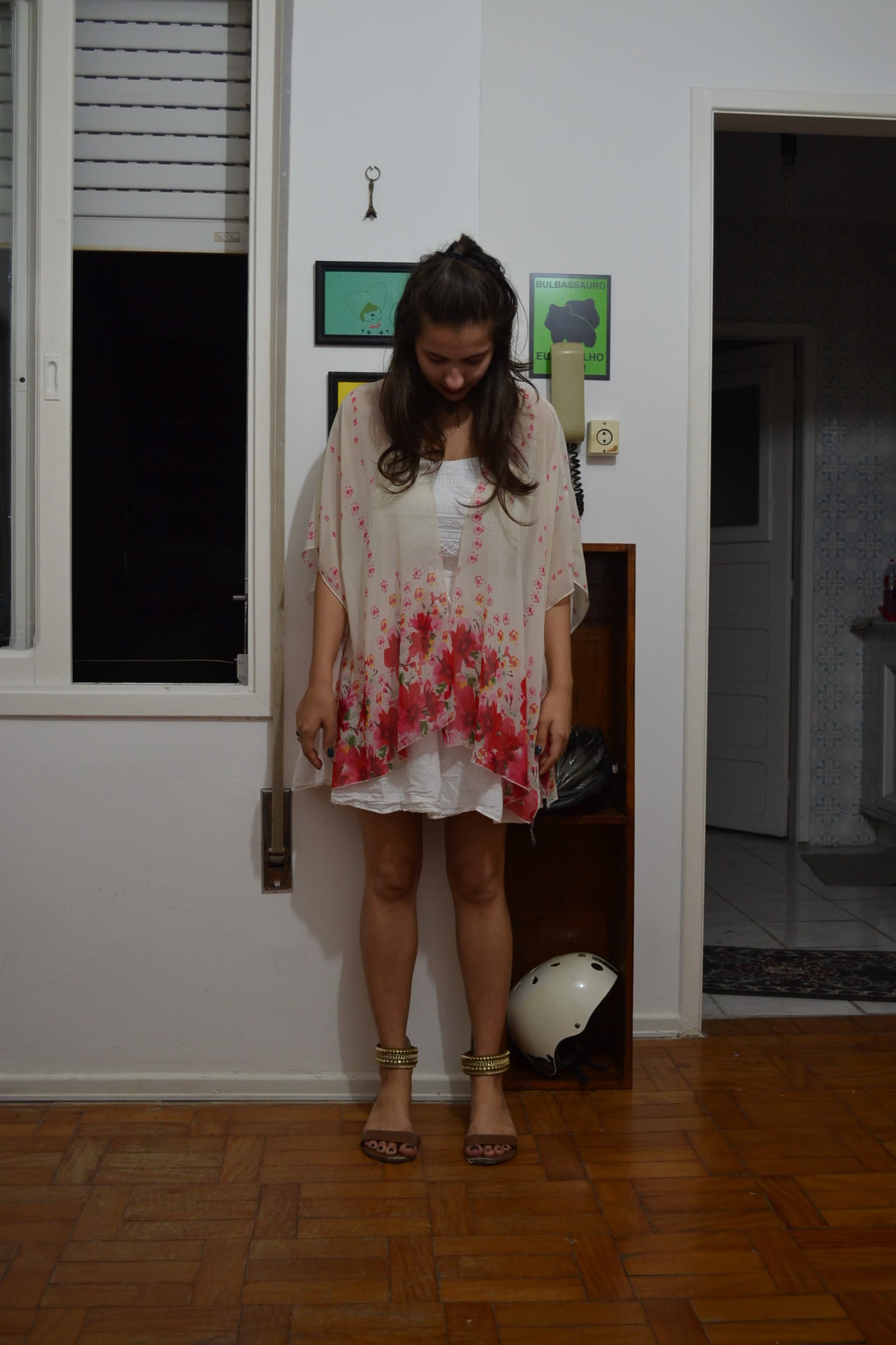 look-com-quimono-floral-e-vestido-branco
