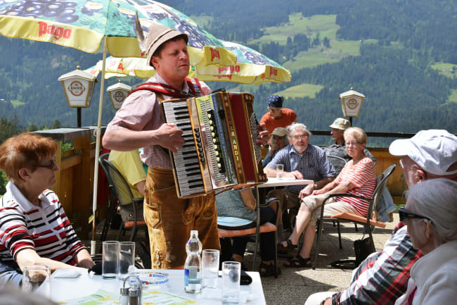 Byrundtur, frokost og jodlen