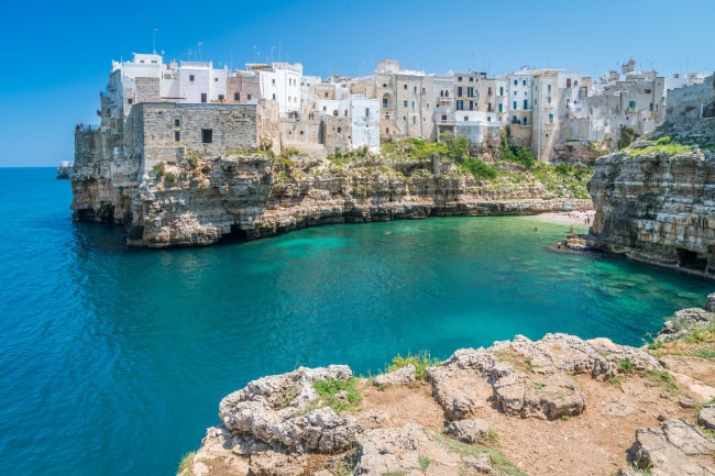Provinshovedstaden Bari og klippebyen Polignano a Mare