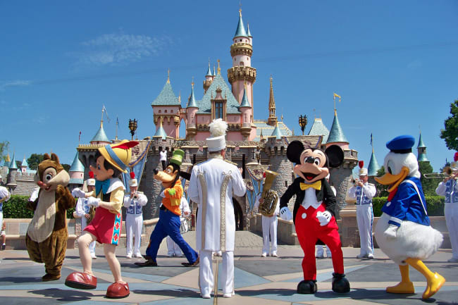 Solkongens slot i Versailles, Disneyland eller egen tid