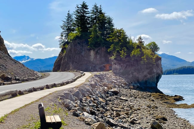 Icy Strait Point � regnskov og hvaler