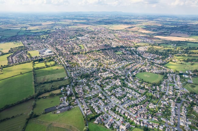 Udrejse og ankomst til hotellet i Cheltenham