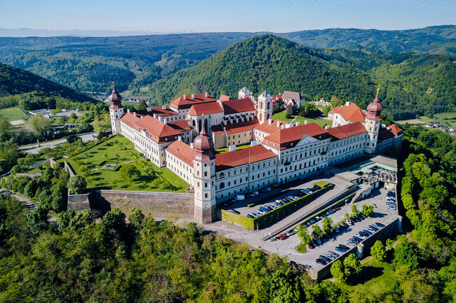 Benediktinerkloster, vin og Heuriger