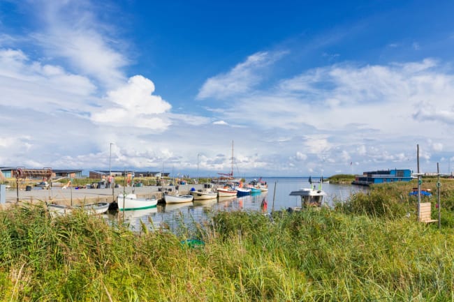 Hvide Sande, Stauning Whisky og slusebesøg