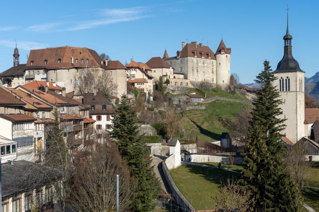 Montreux p egen hnd eller tilkbstur til ostebyen Gruyres
