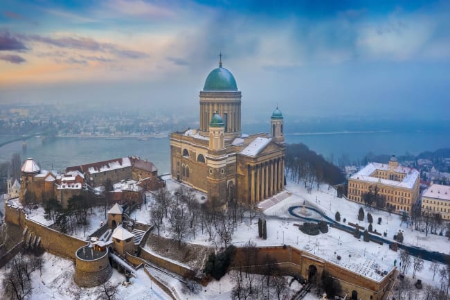 Udsigt fra Esztergom og sejlads mod Bratislava