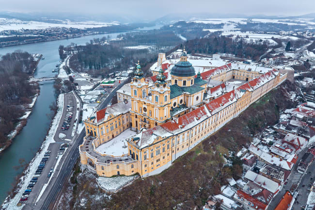 Stift Melk (tilkb) og besg i byen Drnstein