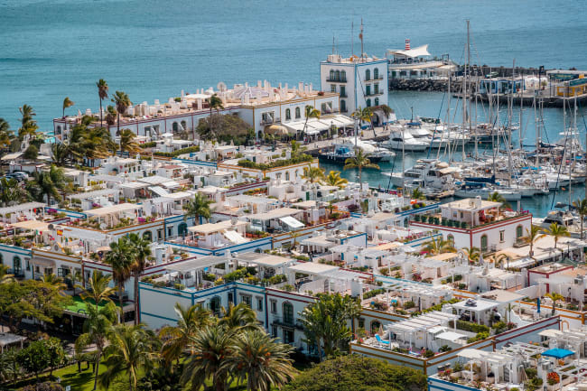 Sejltur til markedsdag i Puerto de Mogn