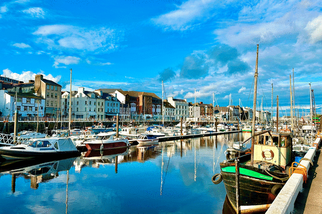 Besøg på Hoghton Tower, sejlads til Isle of Man og indkvartering i Douglas