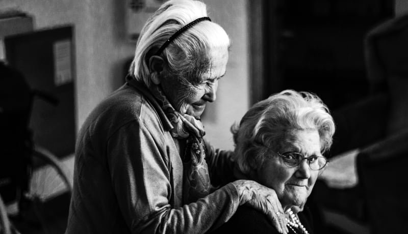 Photo of 2 elderly women by eberhard 🖐 grossgasteiger on Unsplash