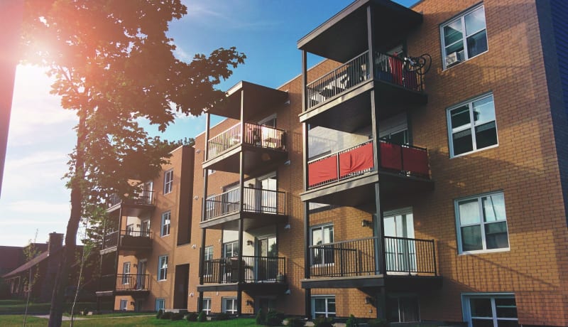 Photo of an apartment building by Sigmund on Unsplash