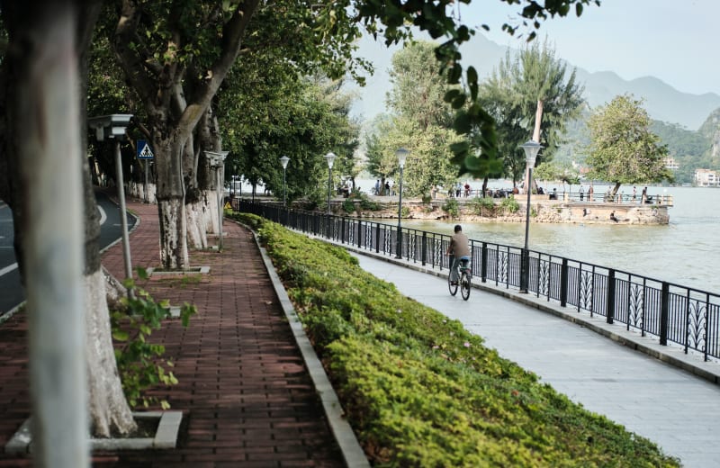 Photo of a bike path by the water by Lu Gu on Unsplash