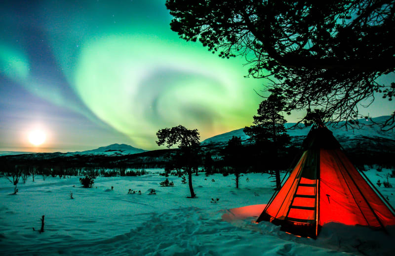 Photo of the Northern Lights in Abisko, Sweden by Dylan Shaw on Unsplash
