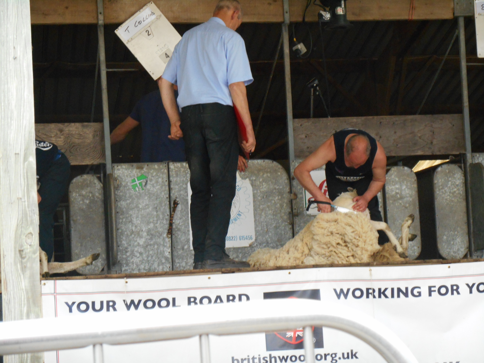 UK 2 Man Blade Shearing Record Online Social Fundraising Donation