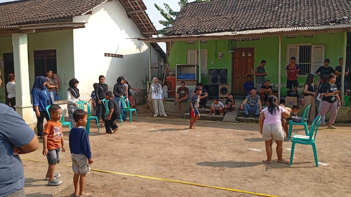Perlombaan warga Desa Jeding