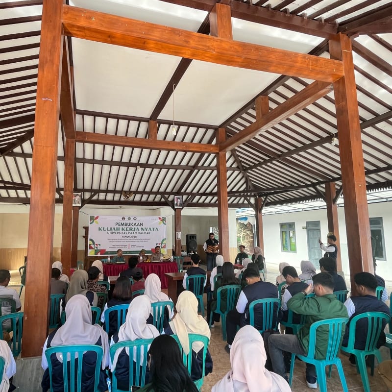 Hari Pertama di Balai Desa