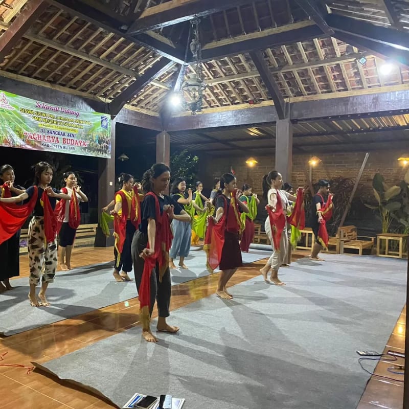 Tari tradisional Sanggar