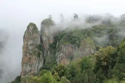 Pillar Rocks & Guna Caves, Kodaikanal