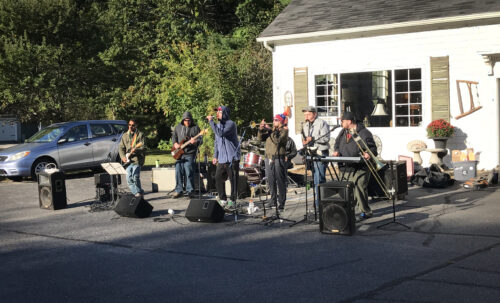 El Grand Band El Grand Band Playing