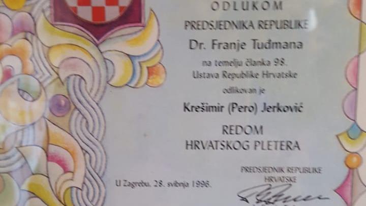 Condecoración del presidente de Croacia dr. Franjo Tuđman