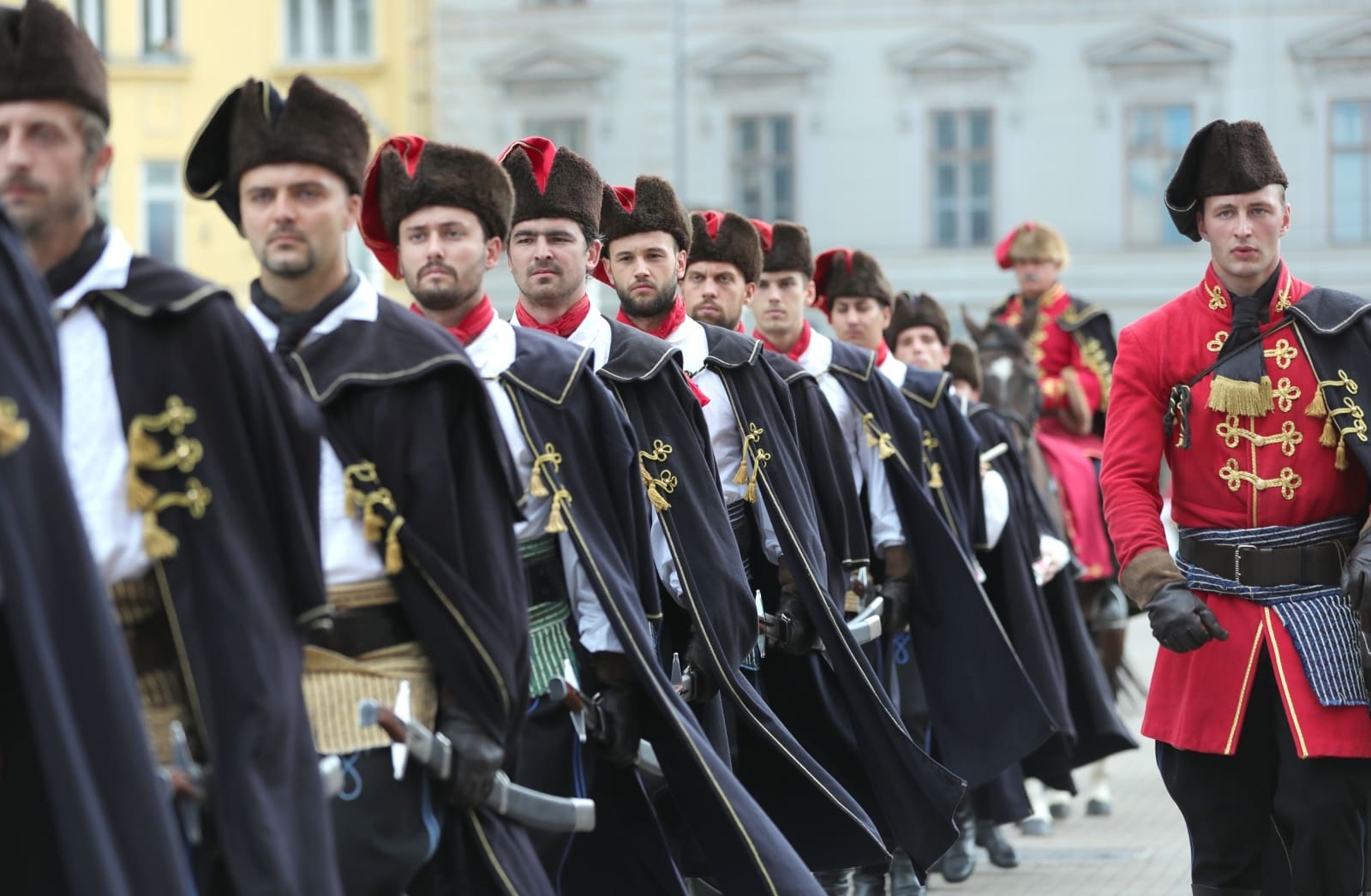 Smjena straže Kravat pukovnije omiljena je turistima (Foto: Sanjin Strukic/PIXSELL)