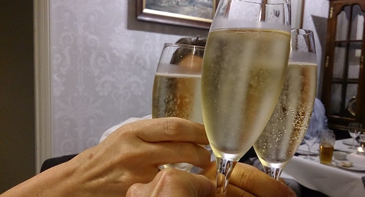 how to make a champagne toast in 16 languages glass of bubbly